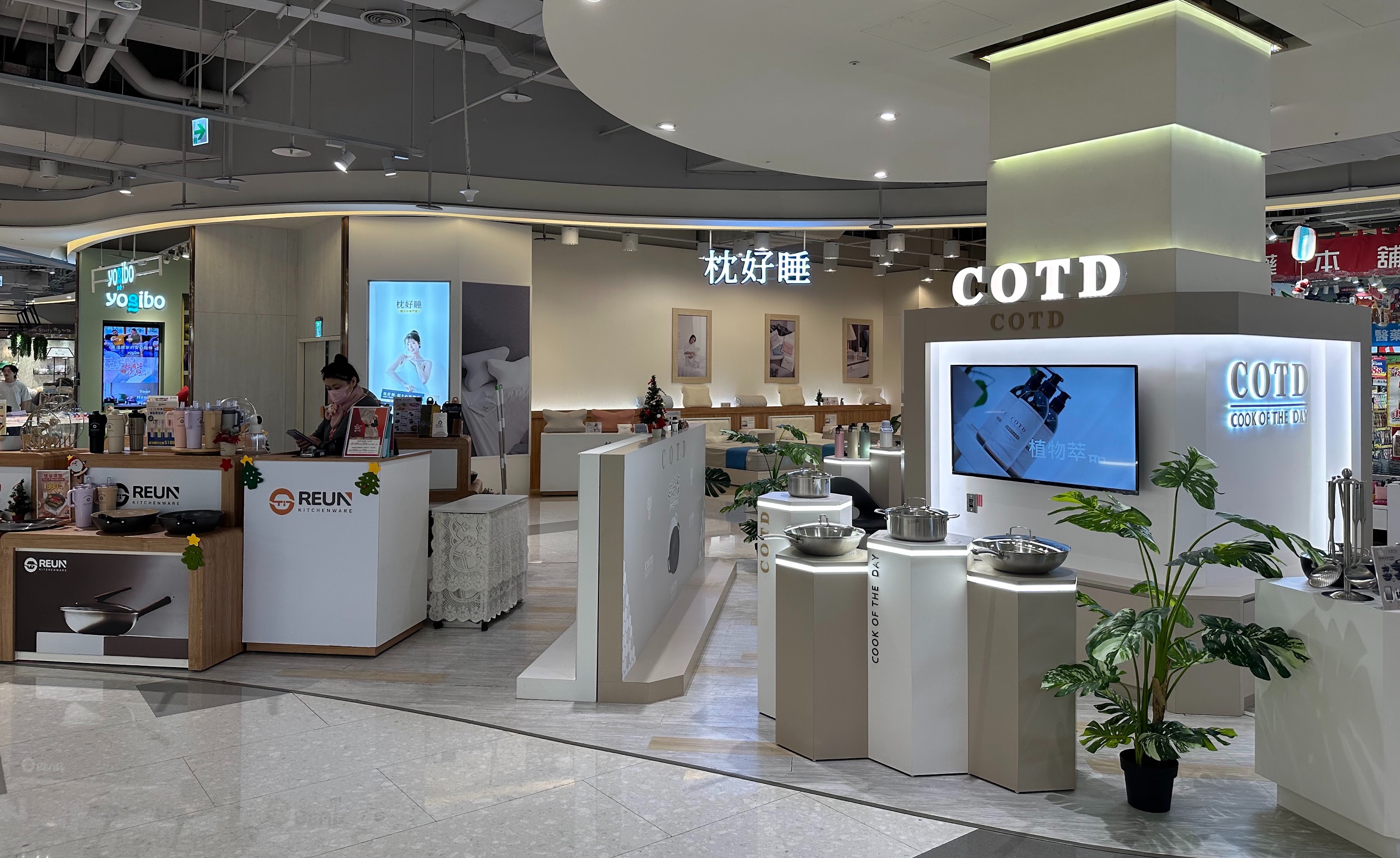 AceShop 合作品牌 REUN 瑞恩鍋具、枕好睡、COTD 品牌炒鍋 進駐桃園大江購物中心專櫃實景
